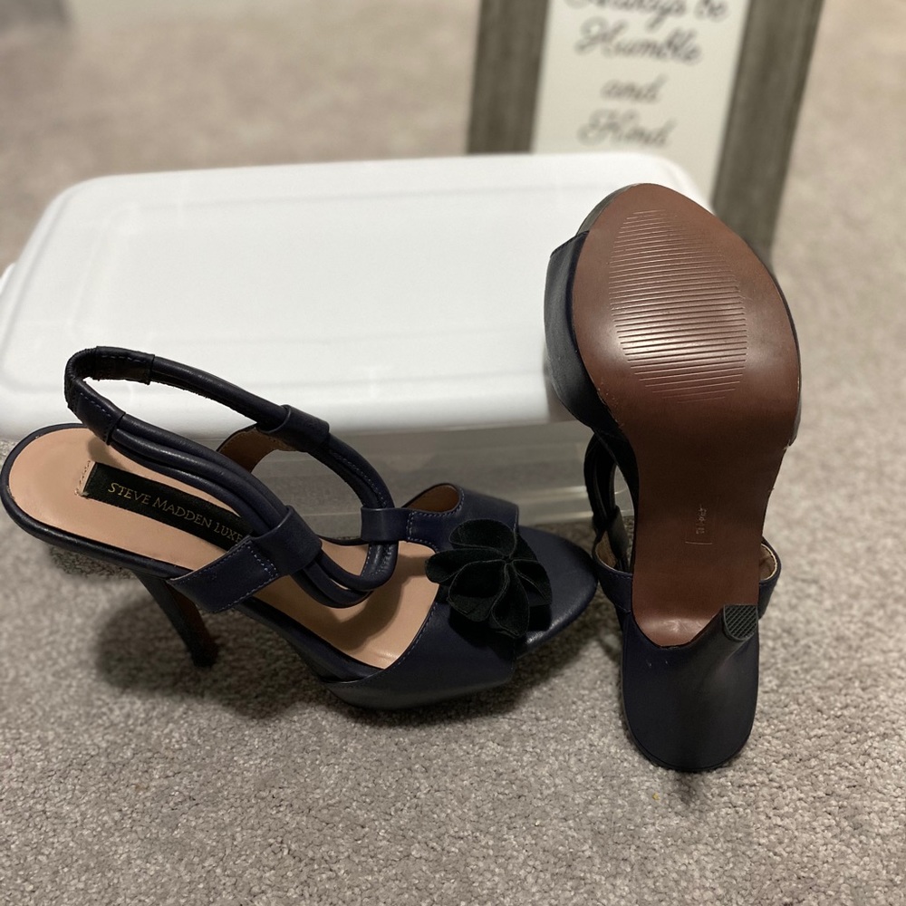 Dark Purple Heel with Flower Accent